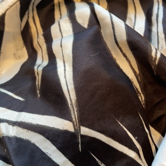 This is a gorgeous ESCADA Silk scarf - Picture 9 of 9